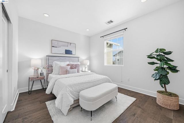 37629 37629 Breakers Rd, Newark, CA 94560