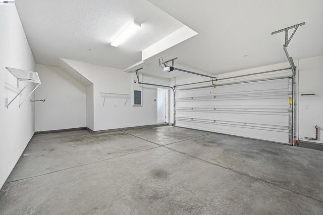 37629 37629 Breakers Rd, Newark, CA 94560