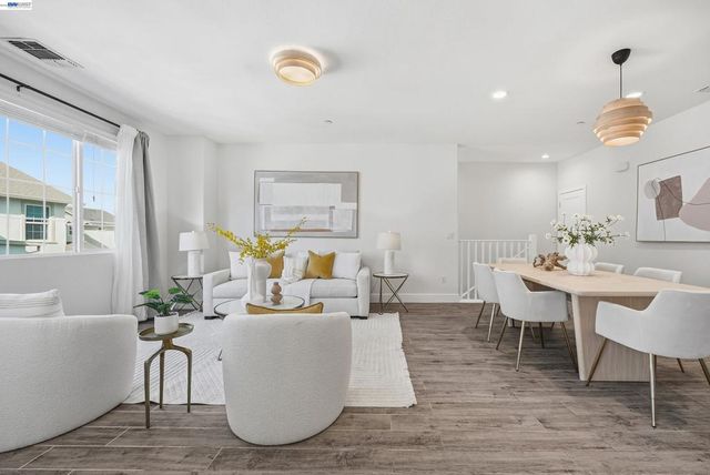 37629 37629 Breakers Rd, Newark, CA 94560