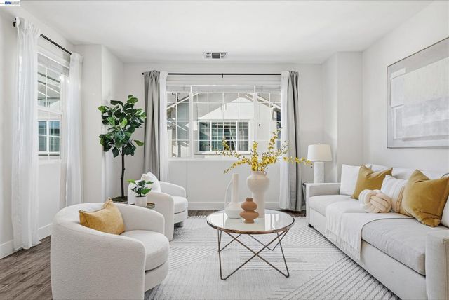 37629 37629 Breakers Rd, Newark, CA 94560