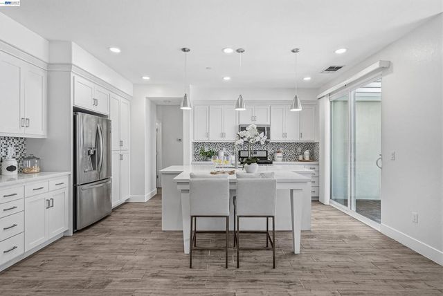 37629 37629 Breakers Rd, Newark, CA 94560