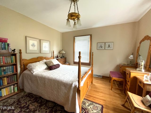 1225 Erwin Highway, Greeneville, TN 37745