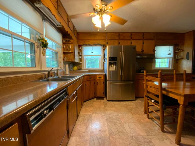 1225 Erwin Highway, Greeneville, TN 37745