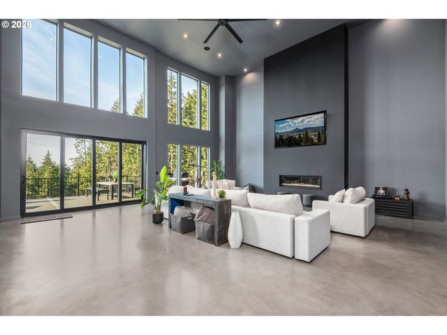 85168 STRAYER Pl, Eugene, OR 97405