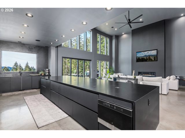 85168 STRAYER Pl, Eugene, OR 97405