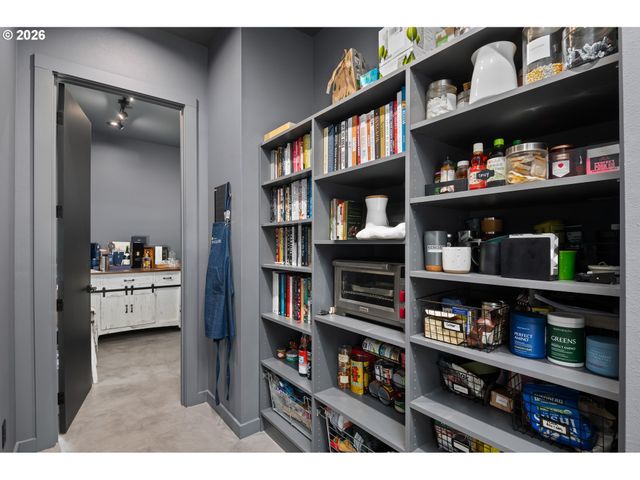 85168 STRAYER Pl, Eugene, OR 97405