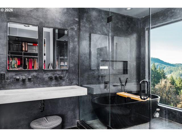 85168 STRAYER Pl, Eugene, OR 97405