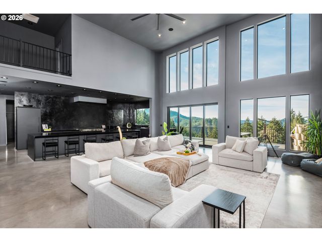 85168 STRAYER Pl, Eugene, OR 97405