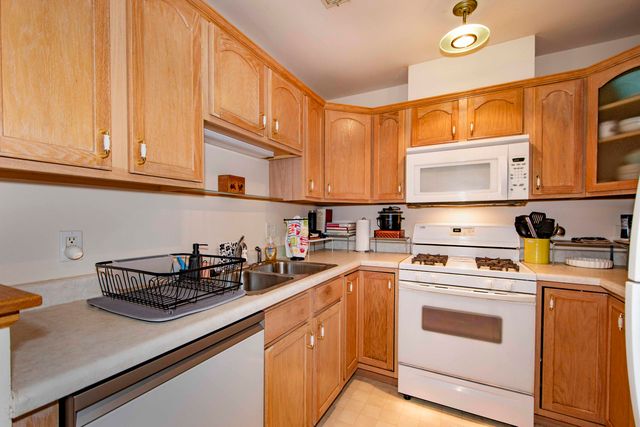 2009 W 75th Place, Merrillville, IN 46410