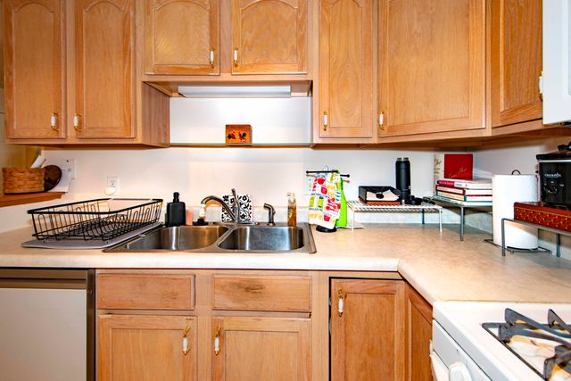 2009 W 75th Place, Merrillville, IN 46410