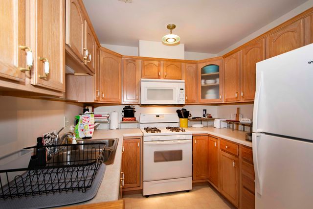 2009 W 75th Place, Merrillville, IN 46410