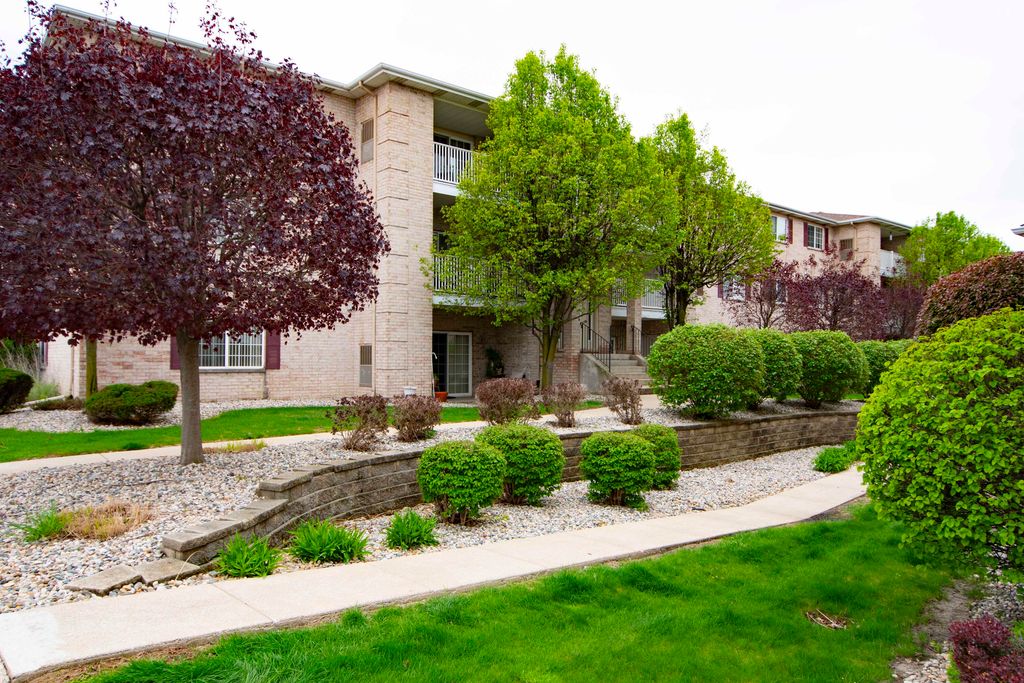 2009 W 75th Place, Merrillville, IN 46410