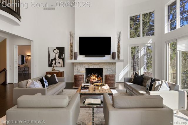 26377 Willowgreen Drive, Franklin Village, MI 48025