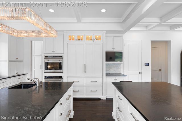 26377 Willowgreen Drive, Franklin Village, MI 48025