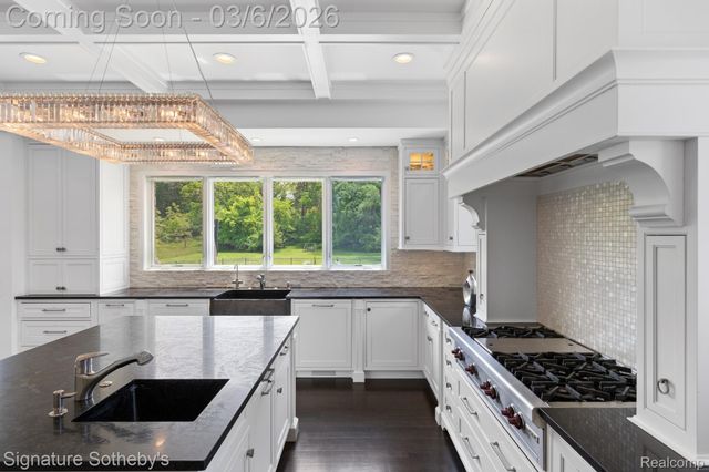 26377 Willowgreen Drive, Franklin Village, MI 48025