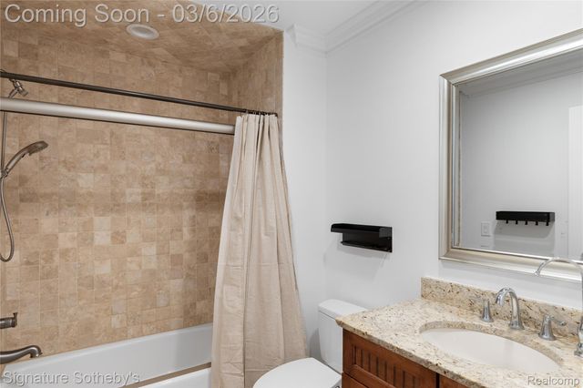 26377 Willowgreen Drive, Franklin Village, MI 48025