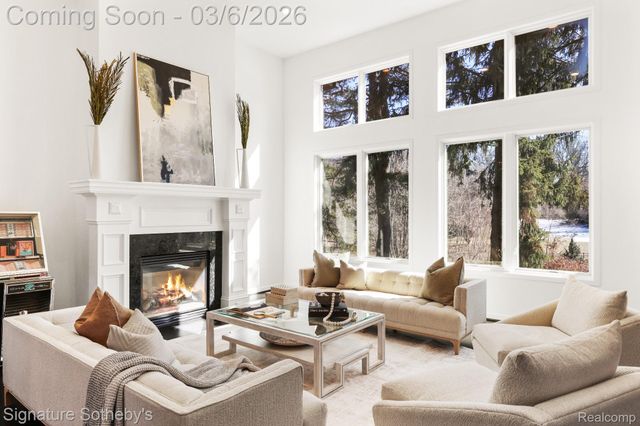 26377 Willowgreen Drive, Franklin Village, MI 48025