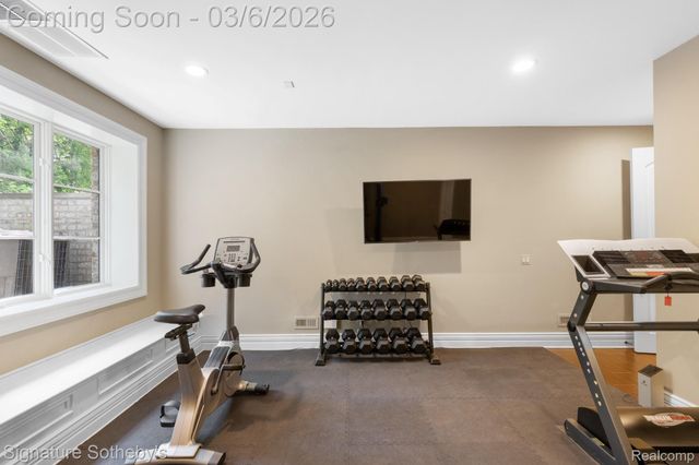 26377 Willowgreen Drive, Franklin Village, MI 48025