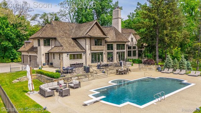 26377 Willowgreen Drive, Franklin Village, MI 48025