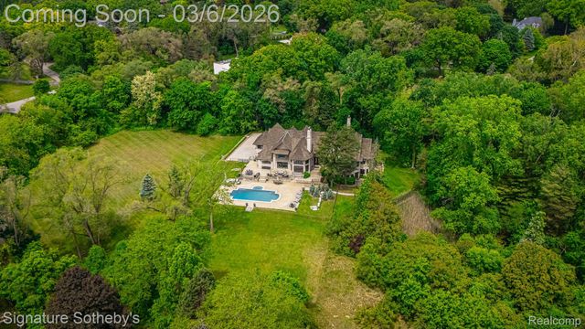 26377 Willowgreen Drive, Franklin Village, MI 48025