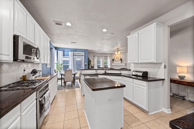 9611 Darbey Trace Drive, Spring, TX 77379