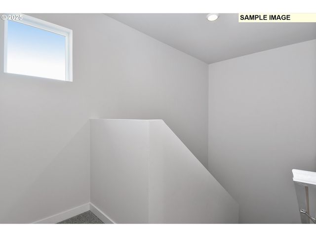 1281 PARKSIDE Ave, Woodburn, OR 97071