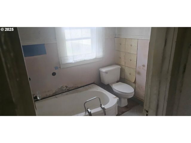 311 N 19TH Ave, Kelso, WA 98626