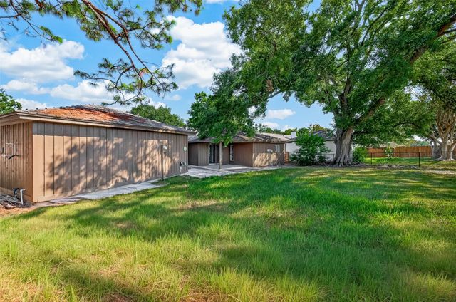 15318 Torry Pines Road, Houston, TX 77062