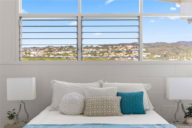 1608 Piikea Street, Honolulu, HI 96818