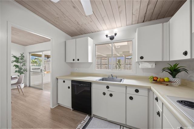 1608 Piikea Street, Honolulu, HI 96818