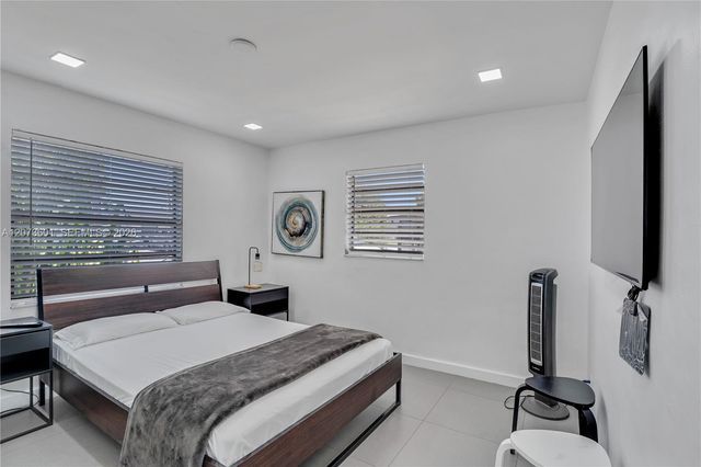 1610 S 24th Court, Hollywood, FL 33020