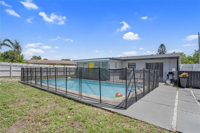 1610 S 24th Court, Hollywood, FL 33020