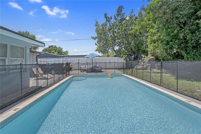 1610 S 24th Court, Hollywood, FL 33020