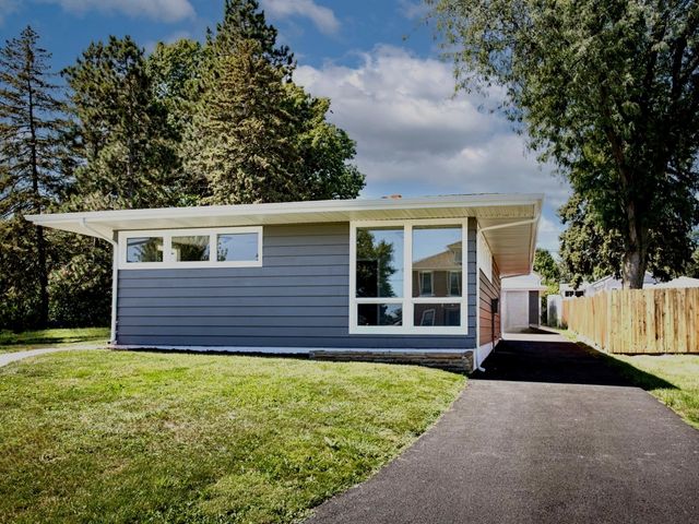 1911 N Hickory Street, Crest Hill, IL 60403