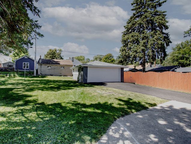 1911 N Hickory Street, Crest Hill, IL 60403