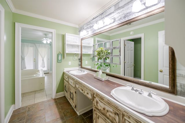 1585 Burma Rd, Thibodaux, LA 70301