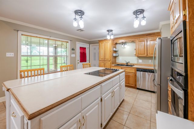 1585 Burma Rd, Thibodaux, LA 70301