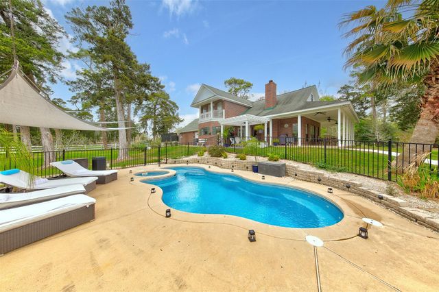 9520 El Chaco Drive, Baytown, TX 77521