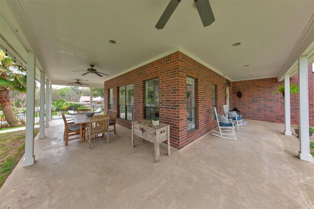 9520 El Chaco Drive, Baytown, TX 77521