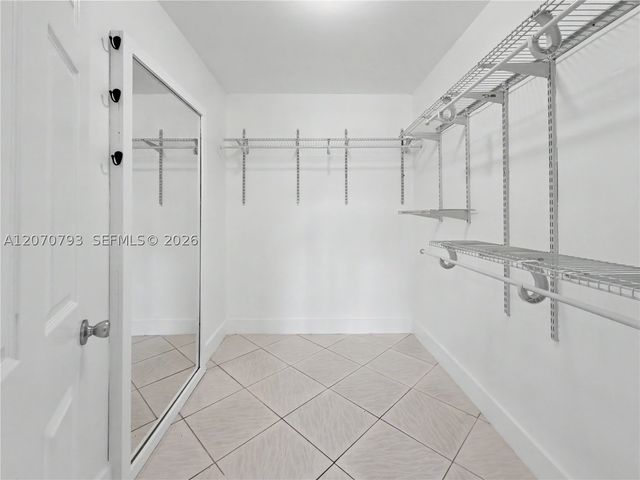 8411 NW 8th St 102, Miami, FL 33126