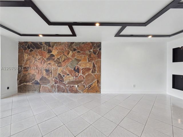 8411 NW 8th St 102, Miami, FL 33126