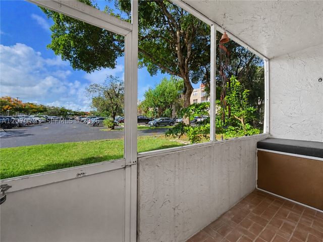 8411 NW 8th St 102, Miami, FL 33126
