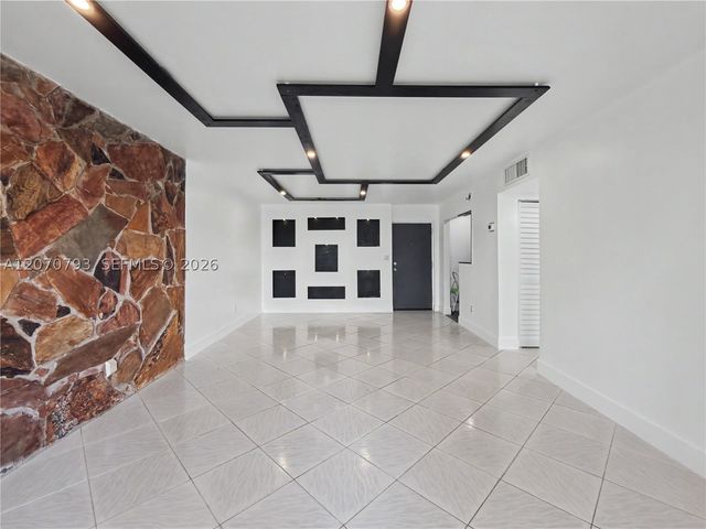 8411 NW 8th St 102, Miami, FL 33126
