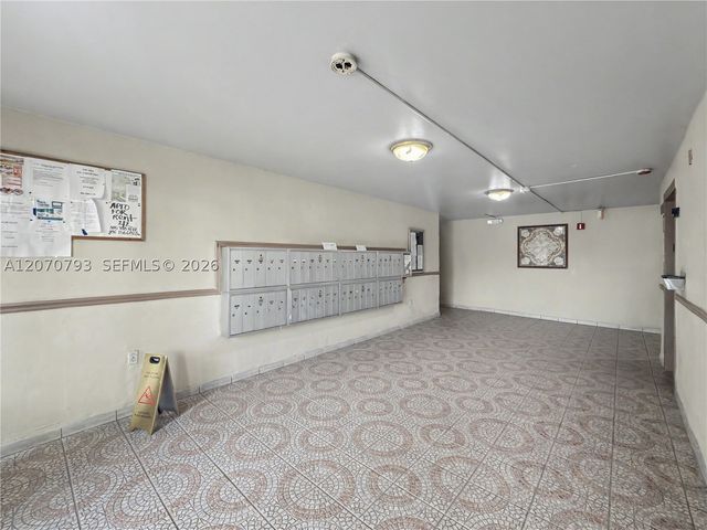 8411 NW 8th St 102, Miami, FL 33126