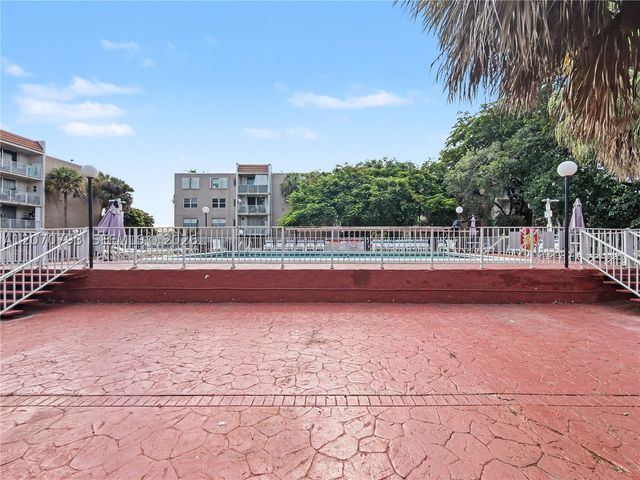 8411 NW 8th St 102, Miami, FL 33126
