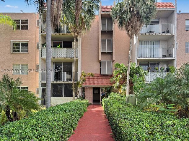 8411 NW 8th St 102, Miami, FL 33126