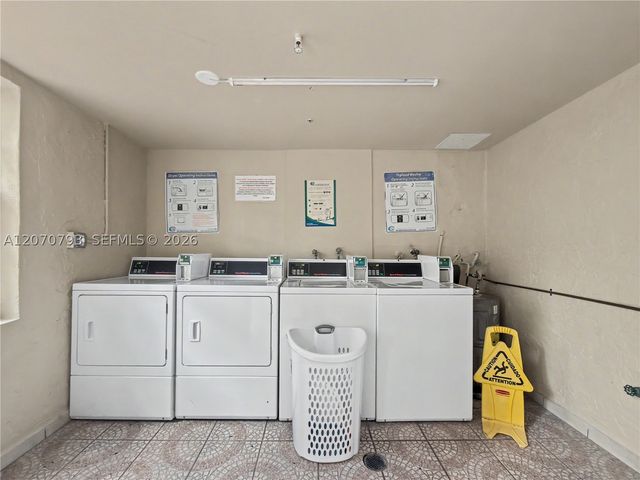 8411 NW 8th St 102, Miami, FL 33126