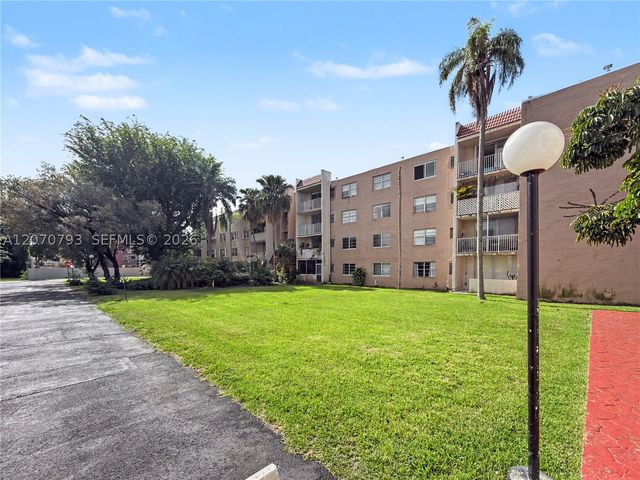 8411 NW 8th St 102, Miami, FL 33126