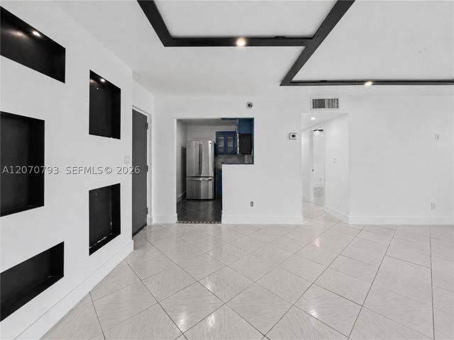 8411 NW 8th St 102, Miami, FL 33126