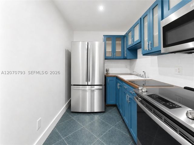 8411 NW 8th St 102, Miami, FL 33126